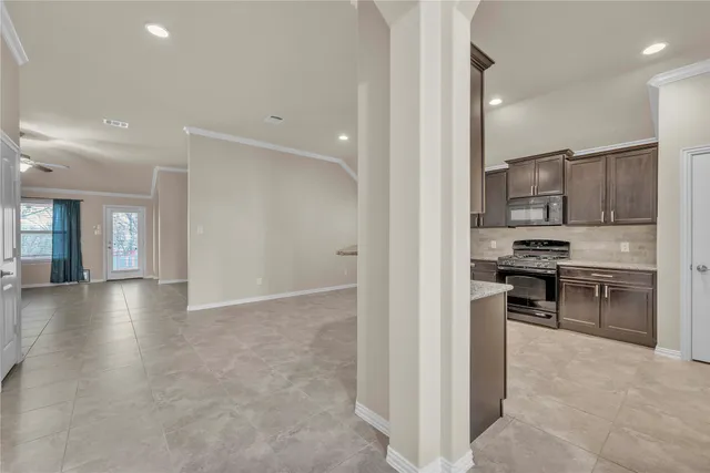 $2,100 | 1911 Autumn Run Lane, Round Rock, TX 78665