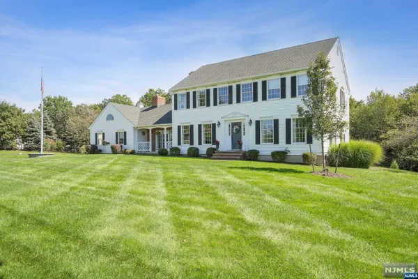$675,000 | 18 Dorset Lane, Lafayette, NJ 07848