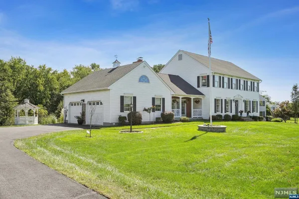 $675,000 | 18 Dorset Lane, Lafayette, NJ 07848