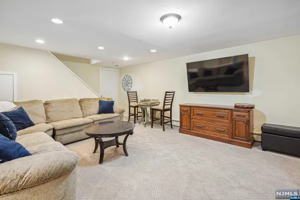 $675,000 | 18 Dorset Lane, Lafayette, NJ 07848