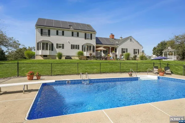 $675,000 | 18 Dorset Lane, Lafayette, NJ 07848