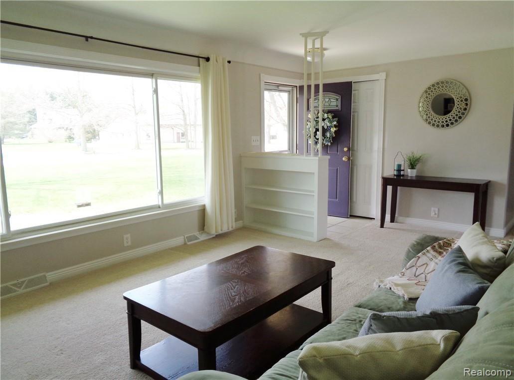2270 Byron Road Howell, MI 48855 - Photo 5 of 36 Living Room