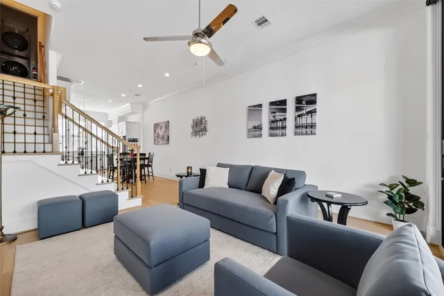 $445,000 | 3317 Timbergrove Oaks Street, Houston, TX 77008