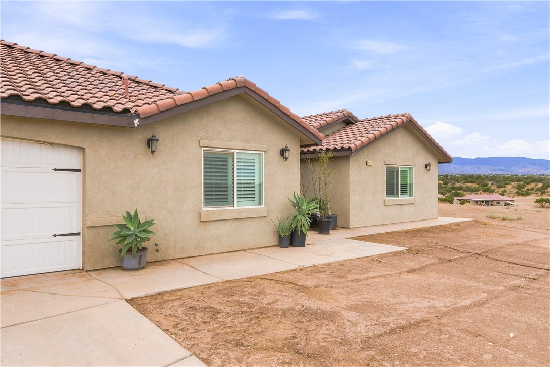 10215 Nielson Road Oak Hills, CA 92344 - Photo 6 of 44 Gallery Image 6