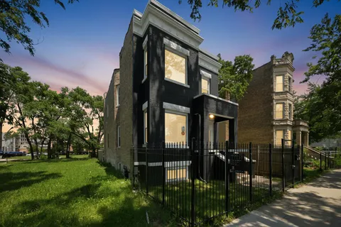 $500,000 | 4108 West Wilcox Street, Chicago, IL 60624