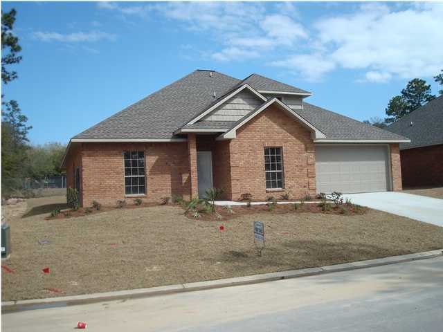 4620 Hermosa Road Crestview, FL 32539 - Photo 2 of 4 front view of a house with yard