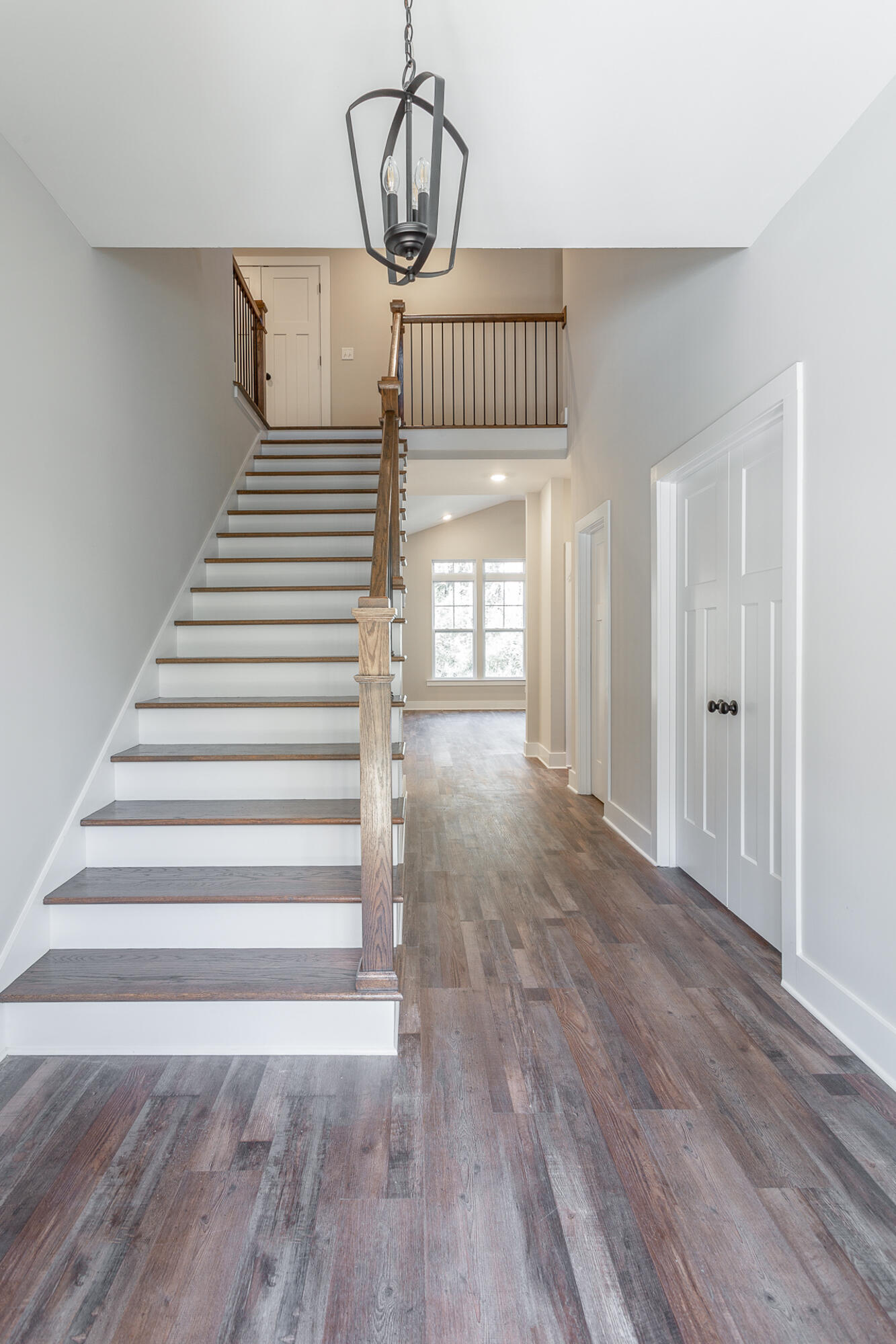 1151 Lullwater Road Chattanooga, TN 37405 - Photo 2 of 46 Entryway