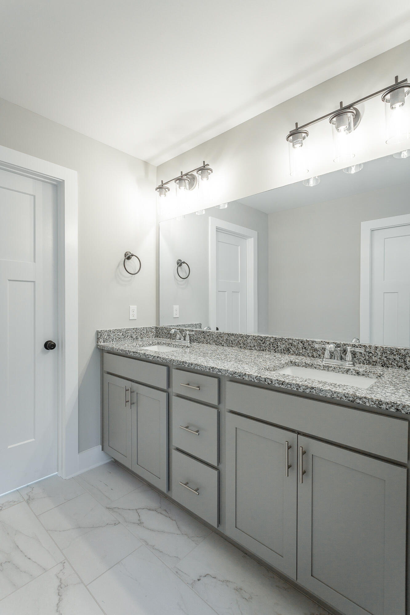 1151 Lullwater Road Chattanooga, TN 37405 - Photo 25 of 46 Master bathroom