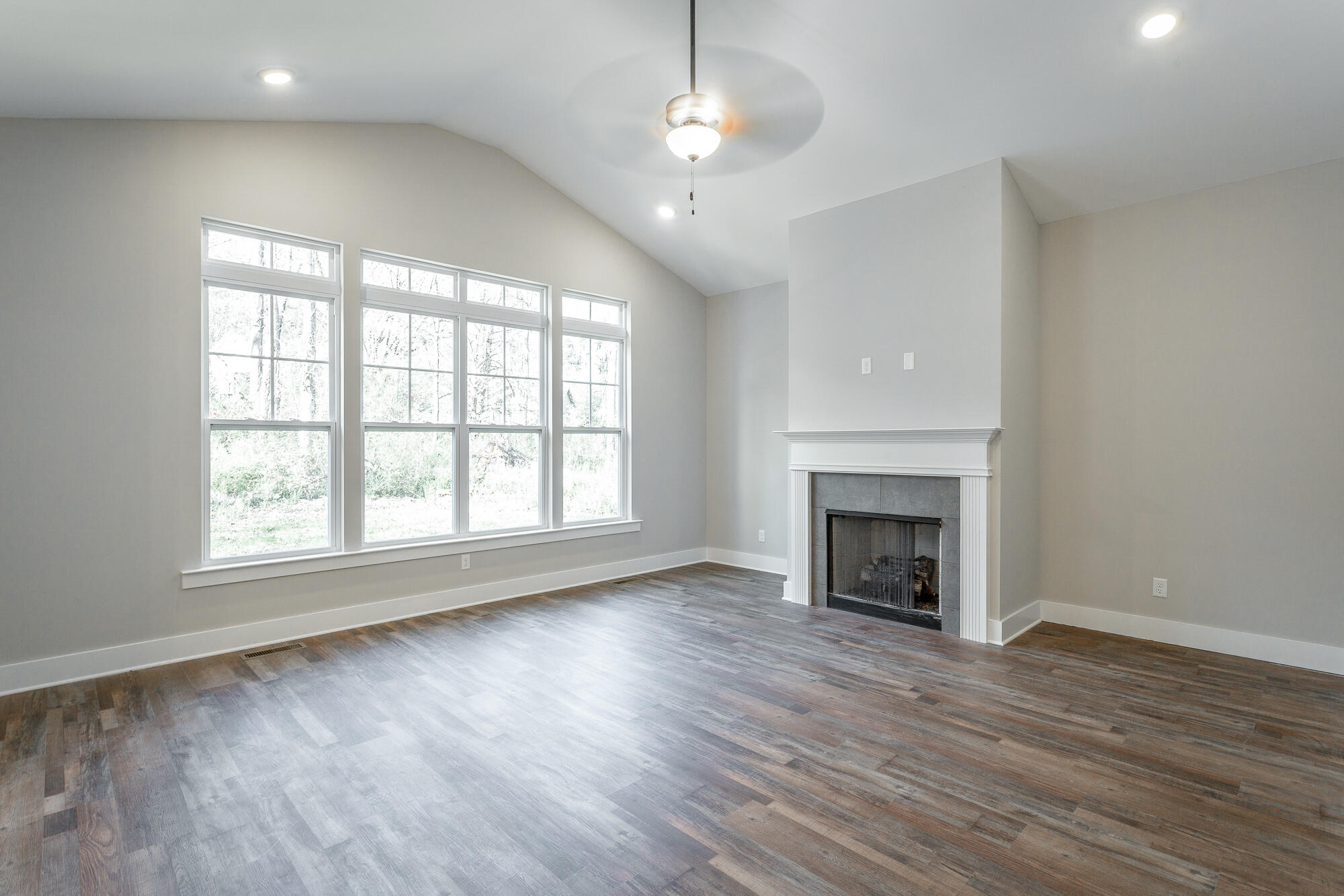 1151 Lullwater Road Chattanooga, TN 37405 - Photo 3 of 46 Living room