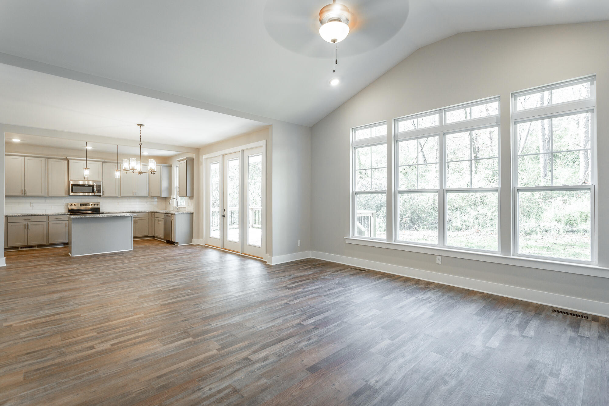 1151 Lullwater Road Chattanooga, TN 37405 - Photo 4 of 46 Living room