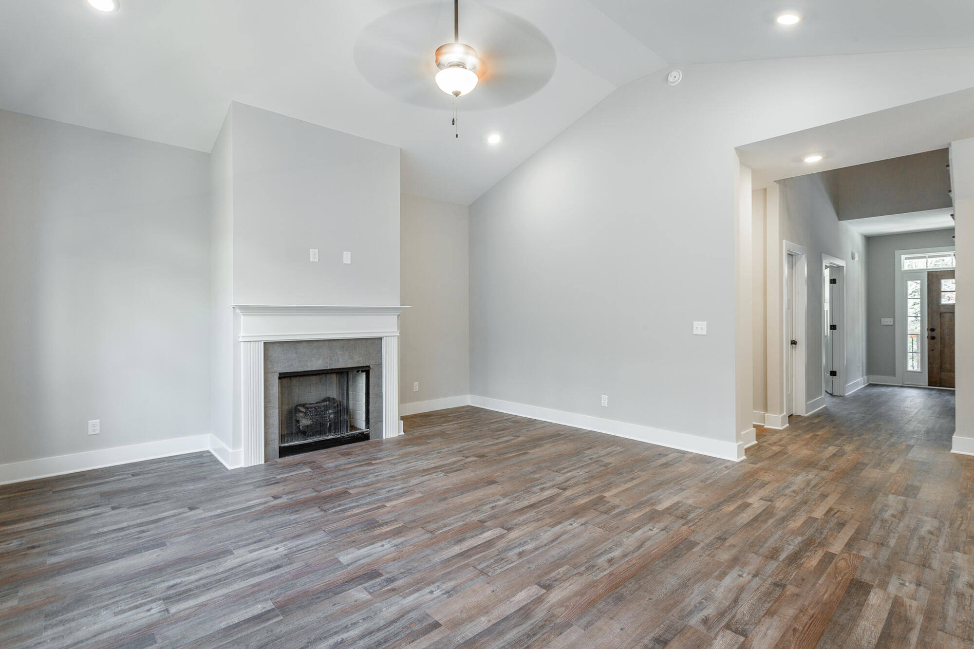 1151 Lullwater Road Chattanooga, TN 37405 - Photo 5 of 46 Living room