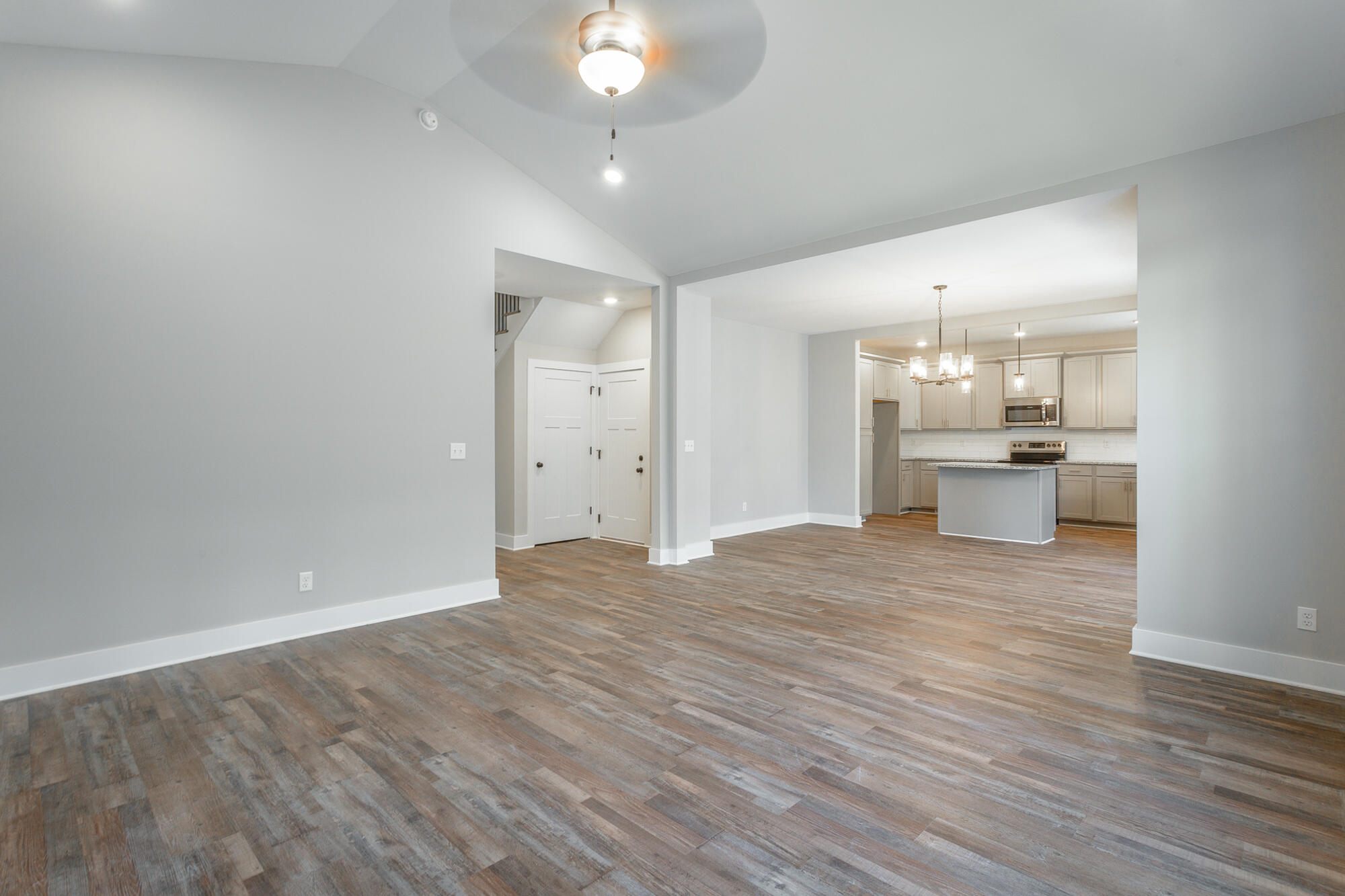 1151 Lullwater Road Chattanooga, TN 37405 - Photo 8 of 46 Living area