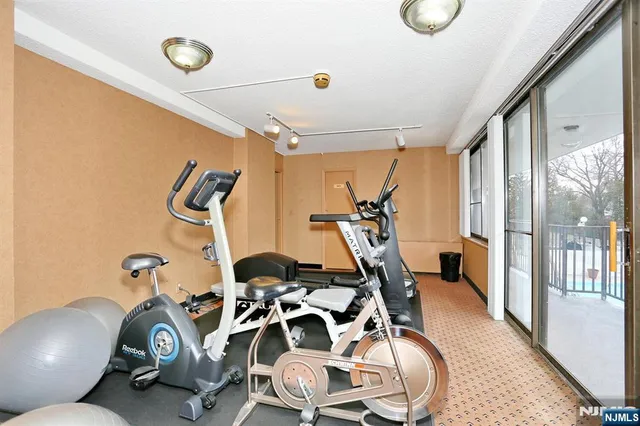 $299,999 | 277 Prospect Avenue, Unit 18H, Hackensack, NJ 07601