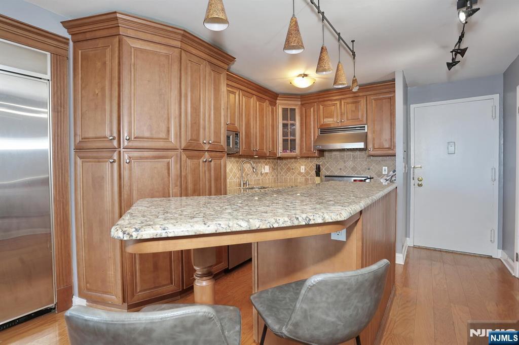 277 Prospect Avenue, Unit 18H Hackensack, NJ 07601 - Photo 5 of 39