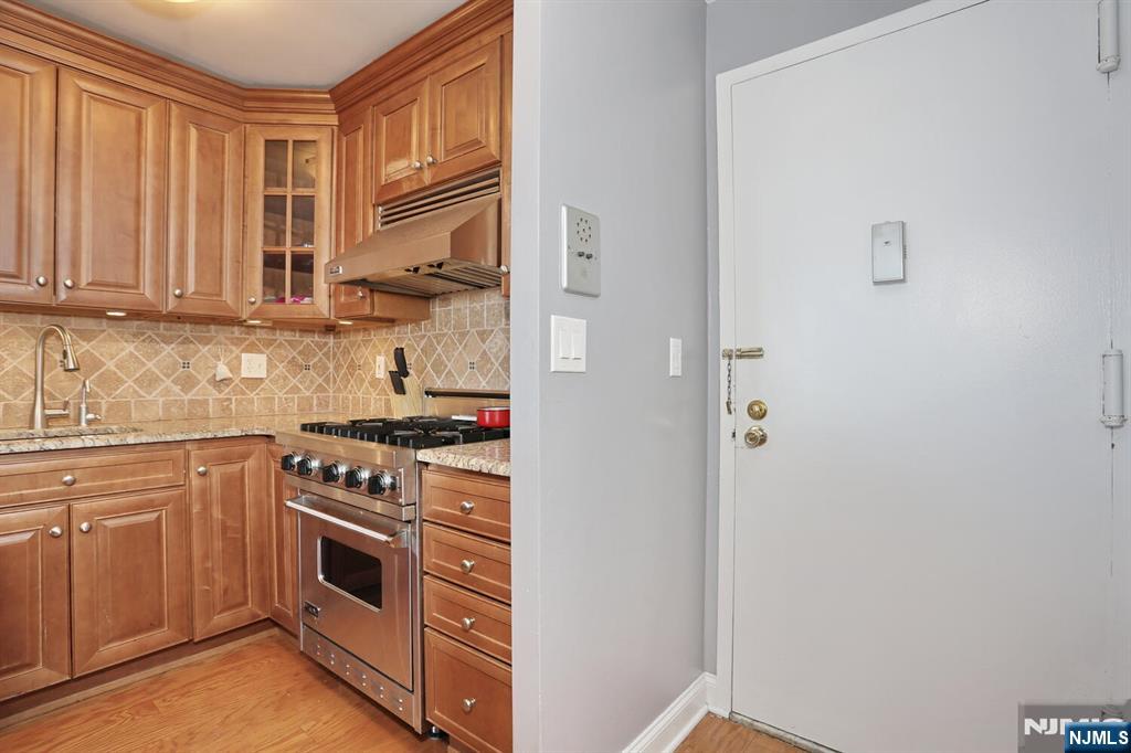 277 Prospect Avenue, Unit 18H Hackensack, NJ 07601 - Photo 6 of 39