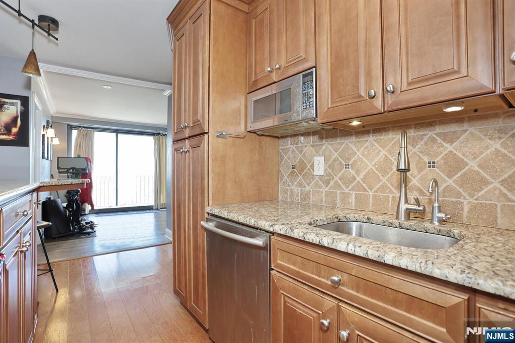 277 Prospect Avenue, Unit 18H Hackensack, NJ 07601 - Photo 8 of 39