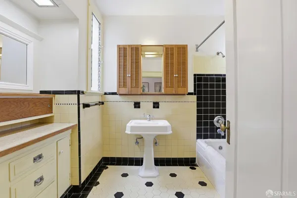 $2,000,000 | 1319-1321 Cole Street, San Francisco, CA 94117