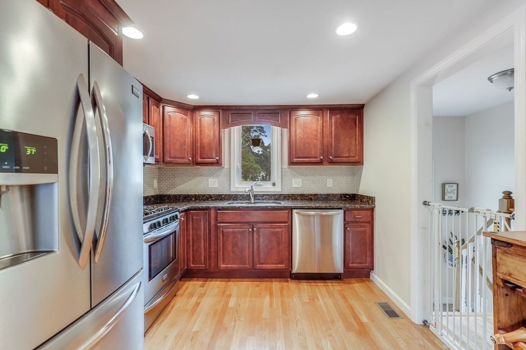 4 Verdun Road Wilmington, MA 01887 - Photo 8 of 28 Gallery Image 8