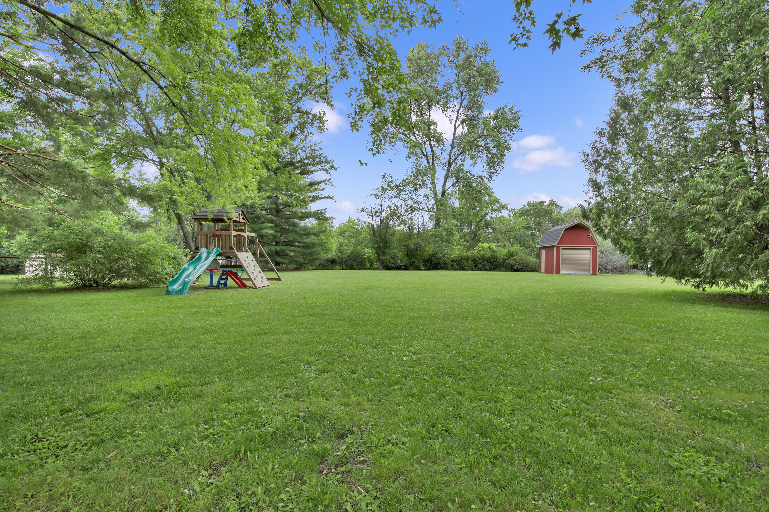 2614 West Chestnut Road Mequon, WI 53092 - Photo 20 of 25 Backyard