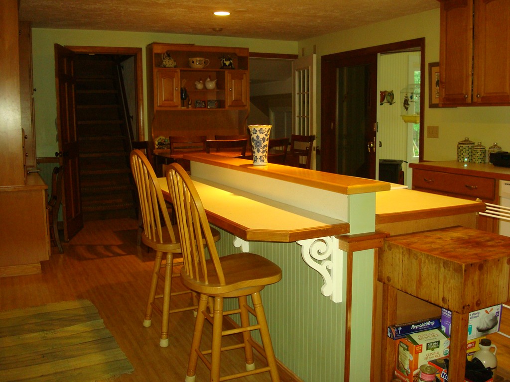 31 Stuart Road Rochester, MA 02770 - Photo 12 of 30 a dining room with a table and chairs
