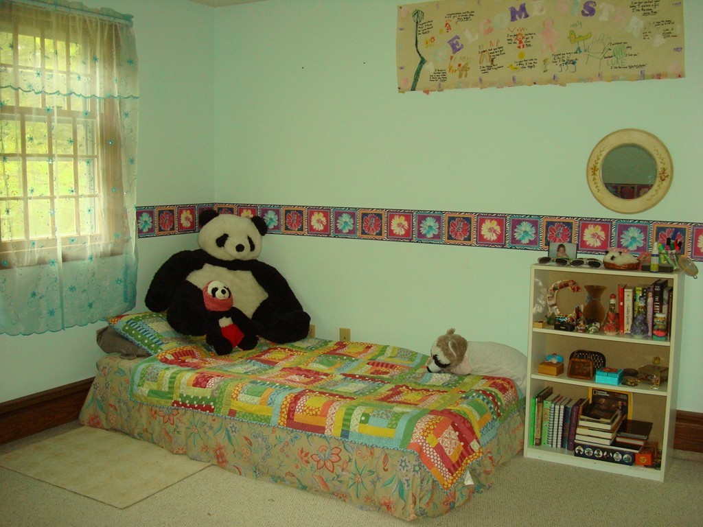 31 Stuart Road Rochester, MA 02770 - Photo 20 of 30 a bedroom with a bed and a window