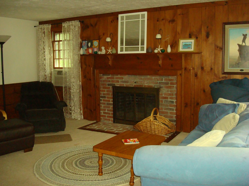 31 Stuart Road Rochester, MA 02770 - Photo 7 of 30 a living room with furniture and a fireplace