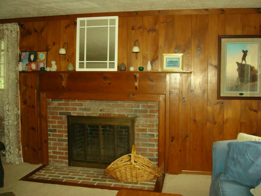 31 Stuart Road Rochester, MA 02770 - Photo 9 of 30 a living room with a fireplace