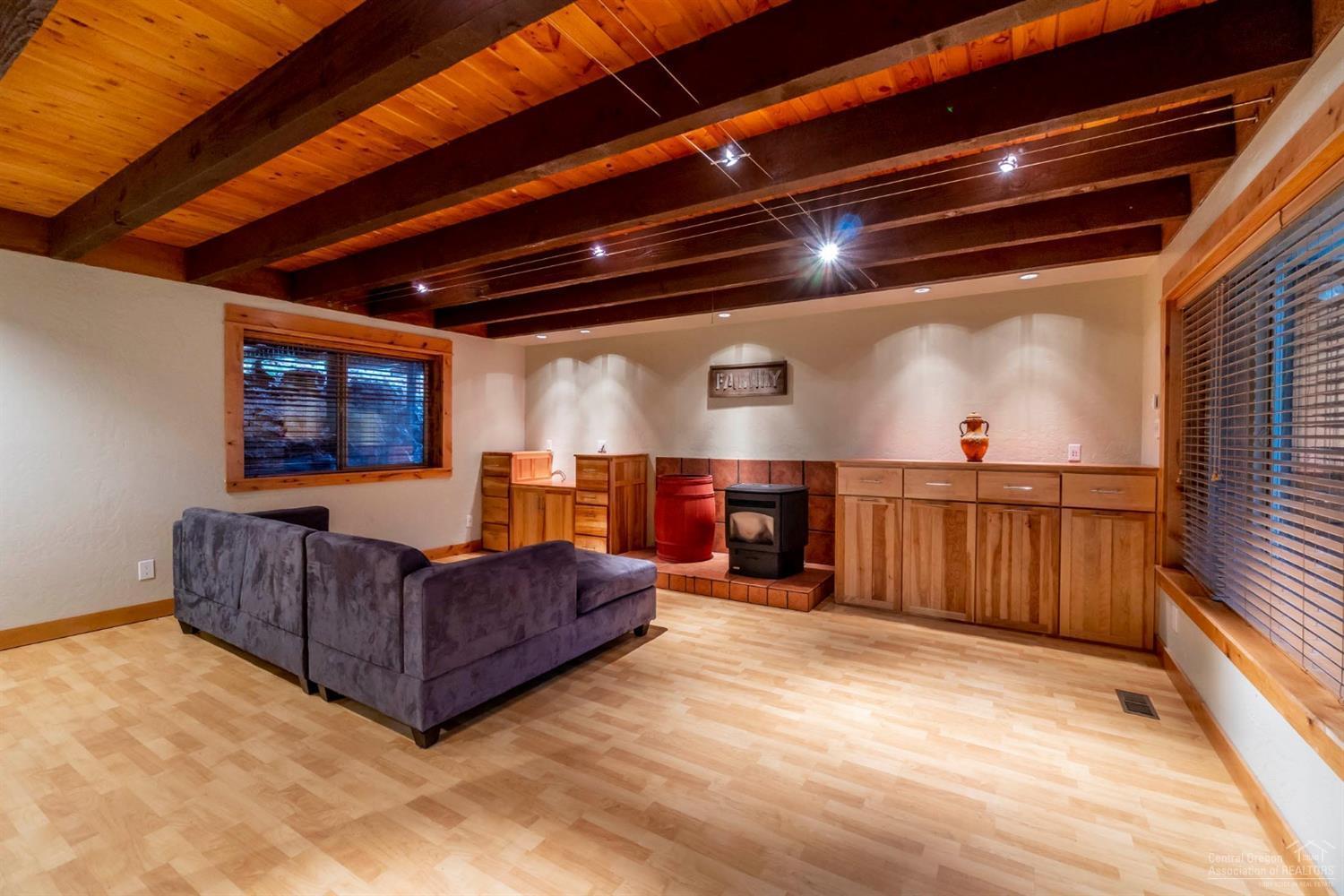 61124 Roughrider Lane Bend, OR 97702 - Photo 8 of 22 Spacious family room with pellet stove