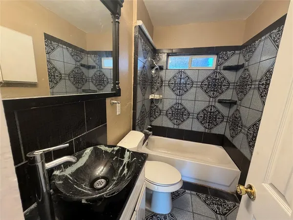 $1,850 | 2829 Falls Drive, Dallas, TX 75211