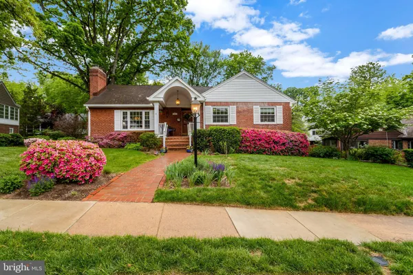 $1,600,000 | 4912 28th Street North, Arlington, VA 22207