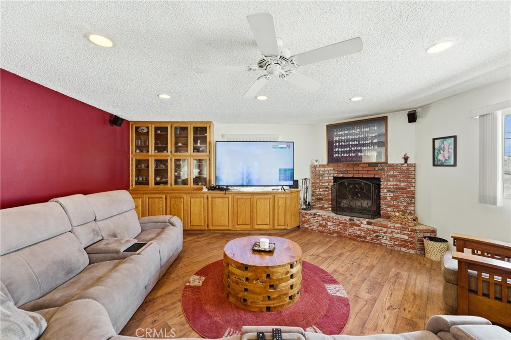 1466 Briarcroft Road Claremont, CA 91711 - Photo 14 of 34 Living Room