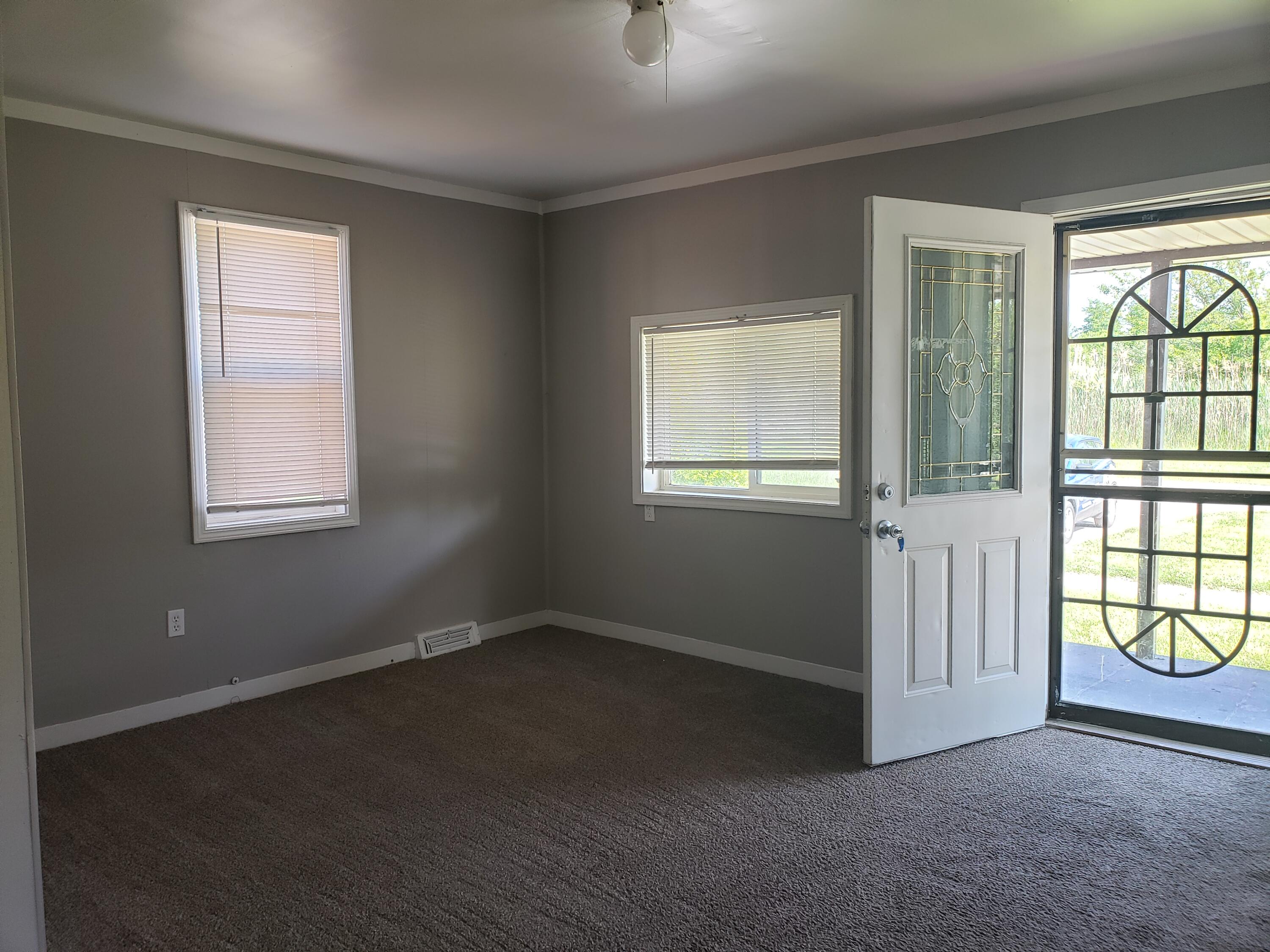 24641 Beverly Road Taylor, MI 48180 - Photo 3 of 14 20210610_103350