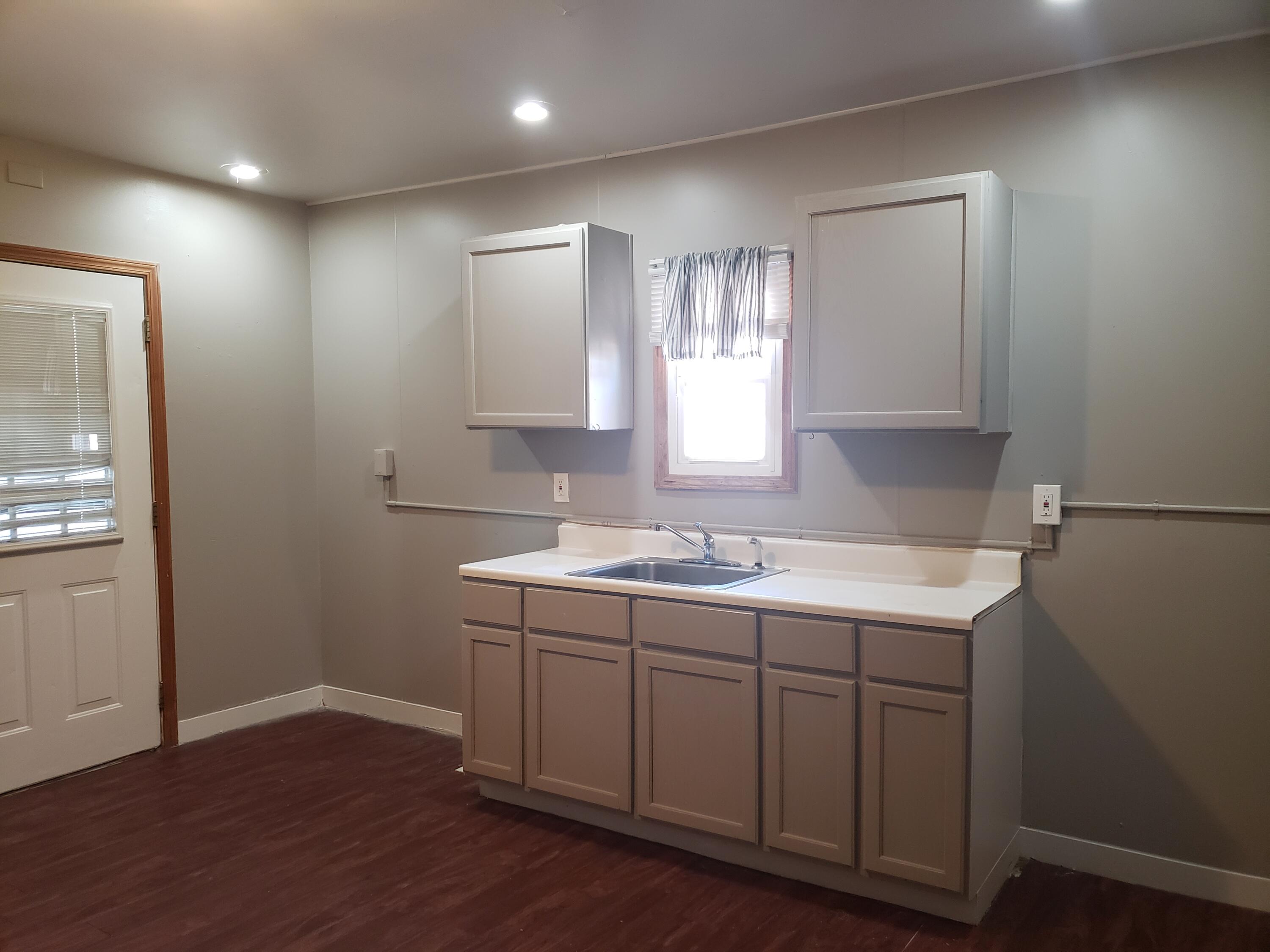 24641 Beverly Road Taylor, MI 48180 - Photo 4 of 14 20210610_103406