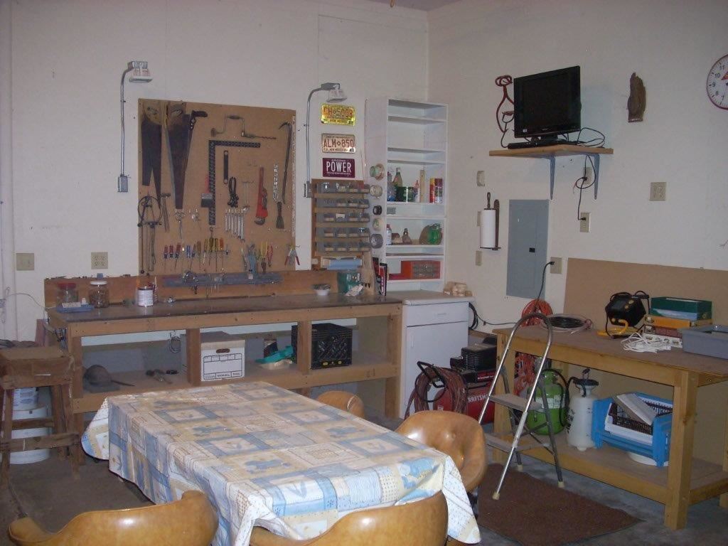 2923 Markham Road Overgaard, AZ 85933 - Photo 26 of 33 a bed room with a bed and a television