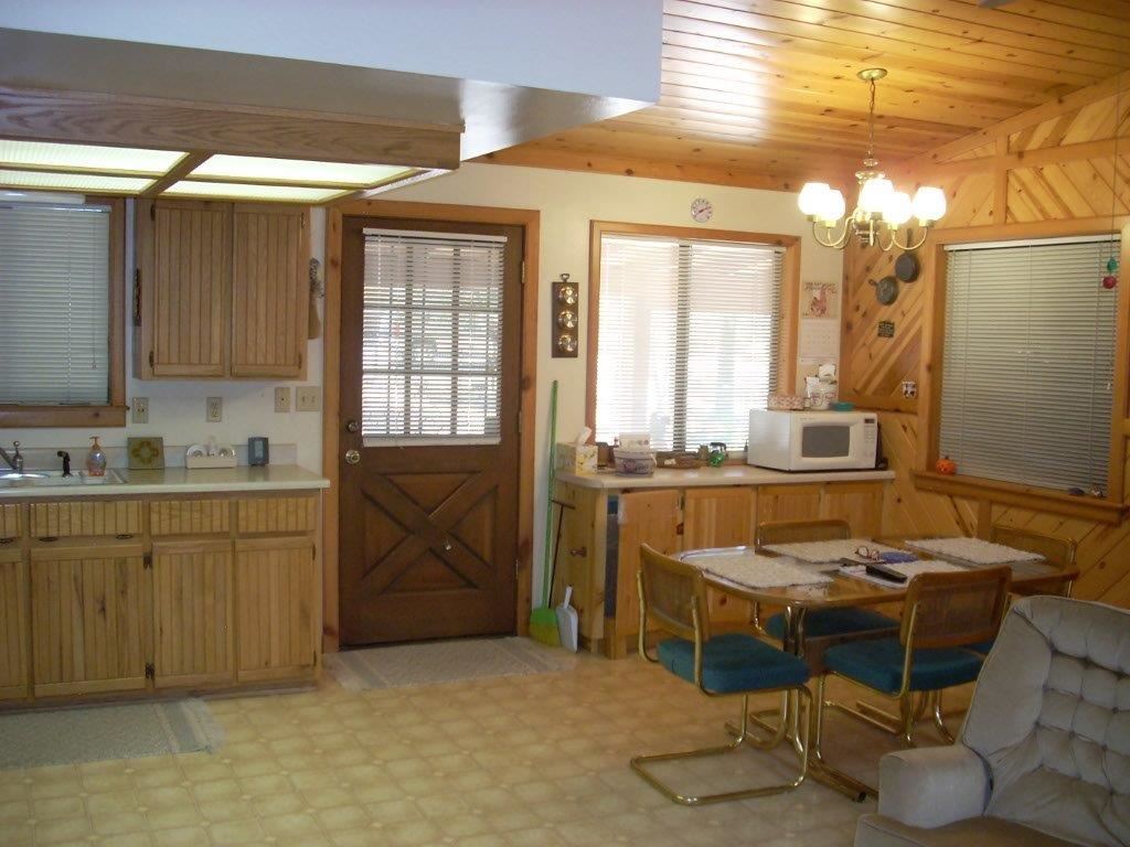 2923 Markham Road Overgaard, AZ 85933 - Photo 7 of 33 a dining room with furniture and window