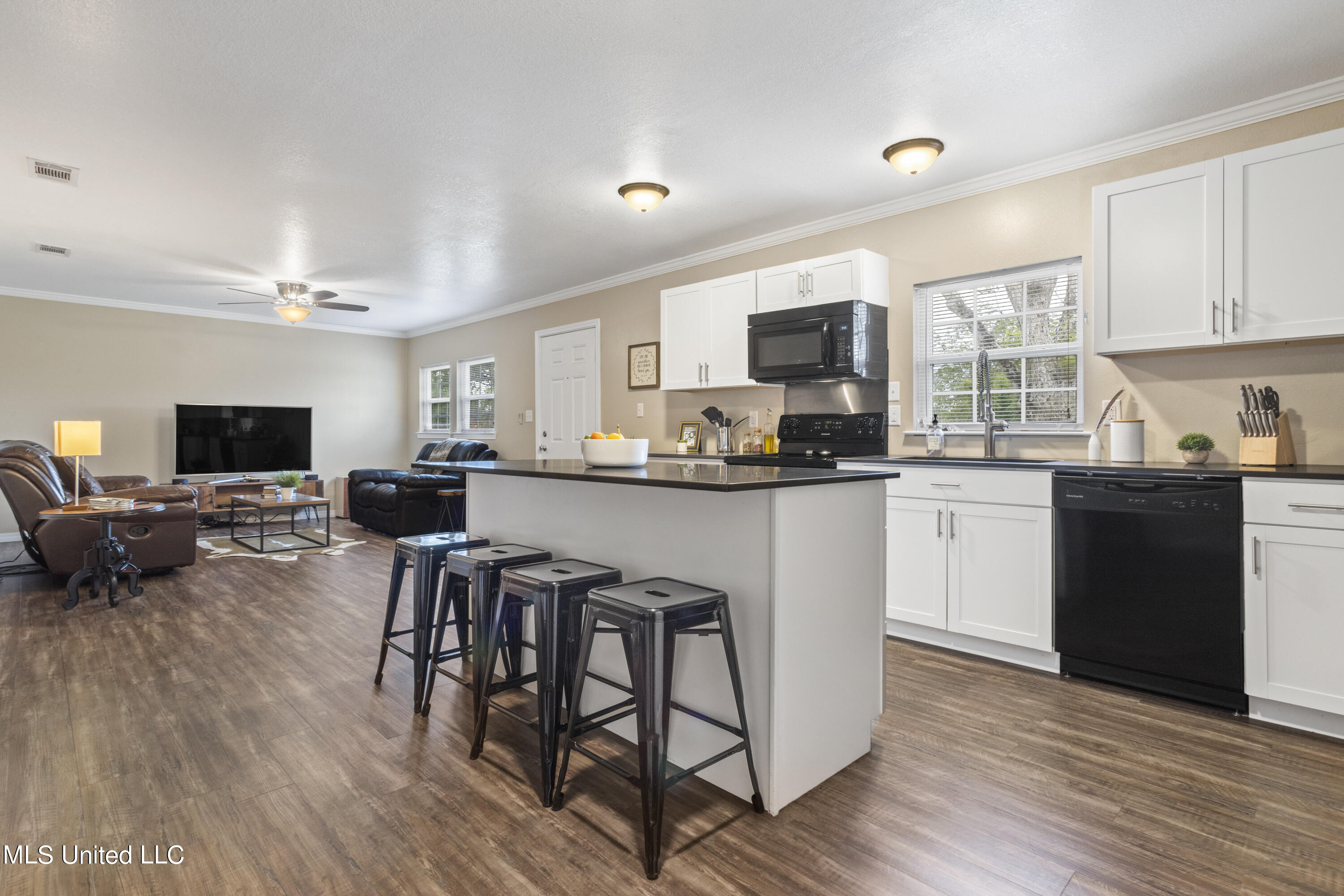 21500 Blackamoor Road Moss Point, MS 39562 - Photo 8 of 23 008