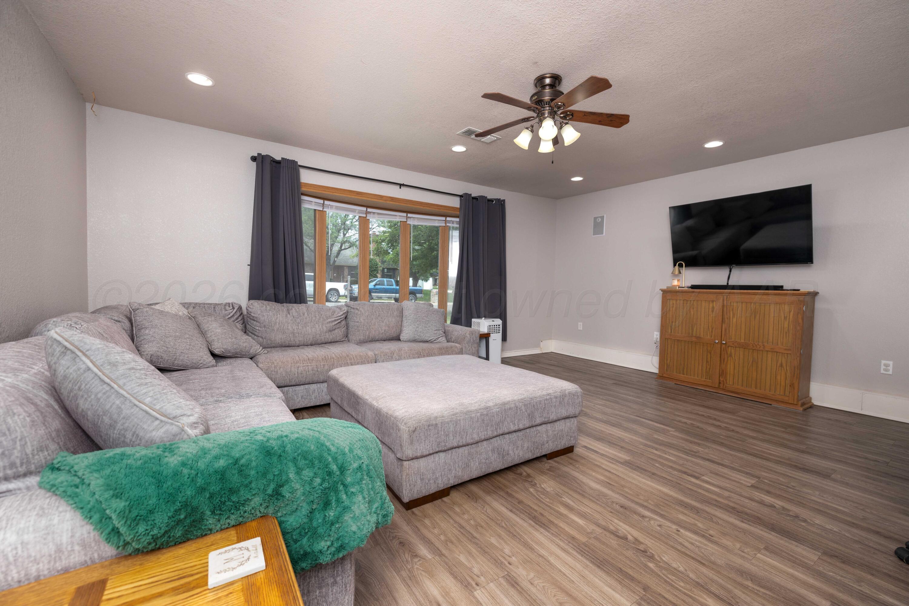7003 Euclid Street Amarillo, TX 79110 - Photo 2 of 23 Living Area