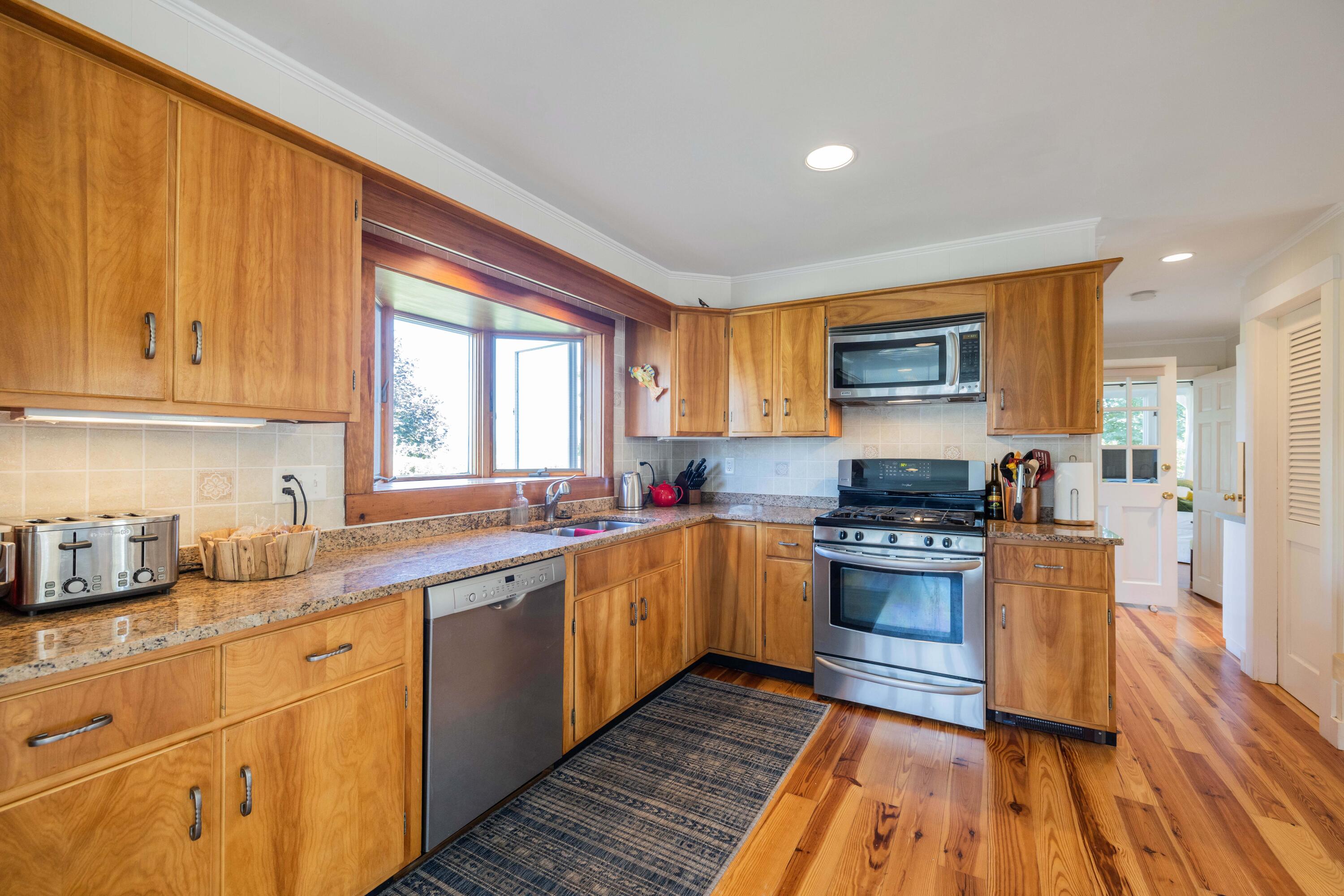 78 Pier Road Kennebunkport, ME 04046 - Photo 13 of 32 Granite Counters, Stainless Appliances