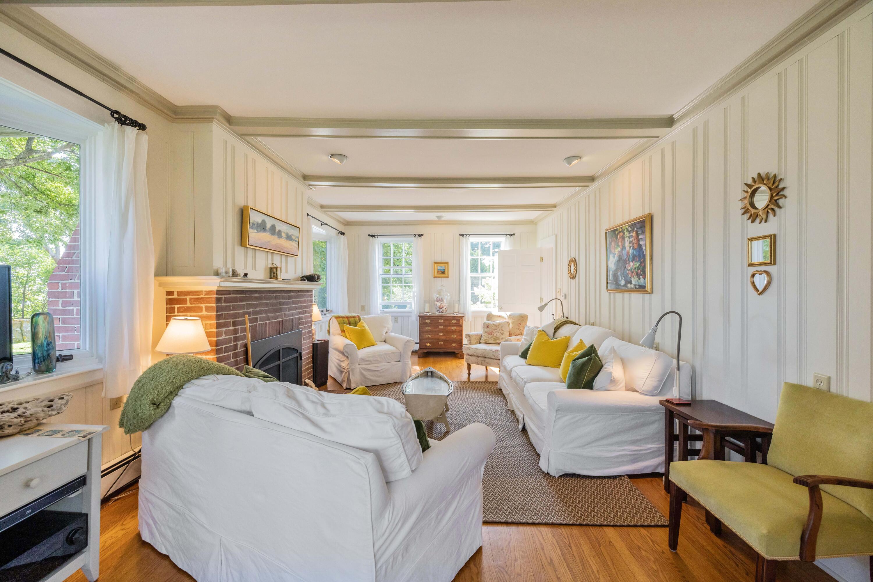 78 Pier Road Kennebunkport, ME 04046 - Photo 7 of 32 Crisp & Bright Living Room