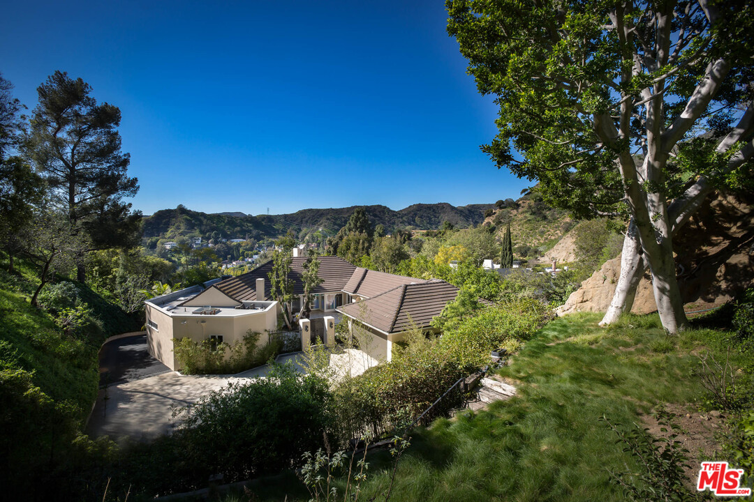 9504 Heather Road Beverly Hills, CA 90210 - Photo 2 of 31