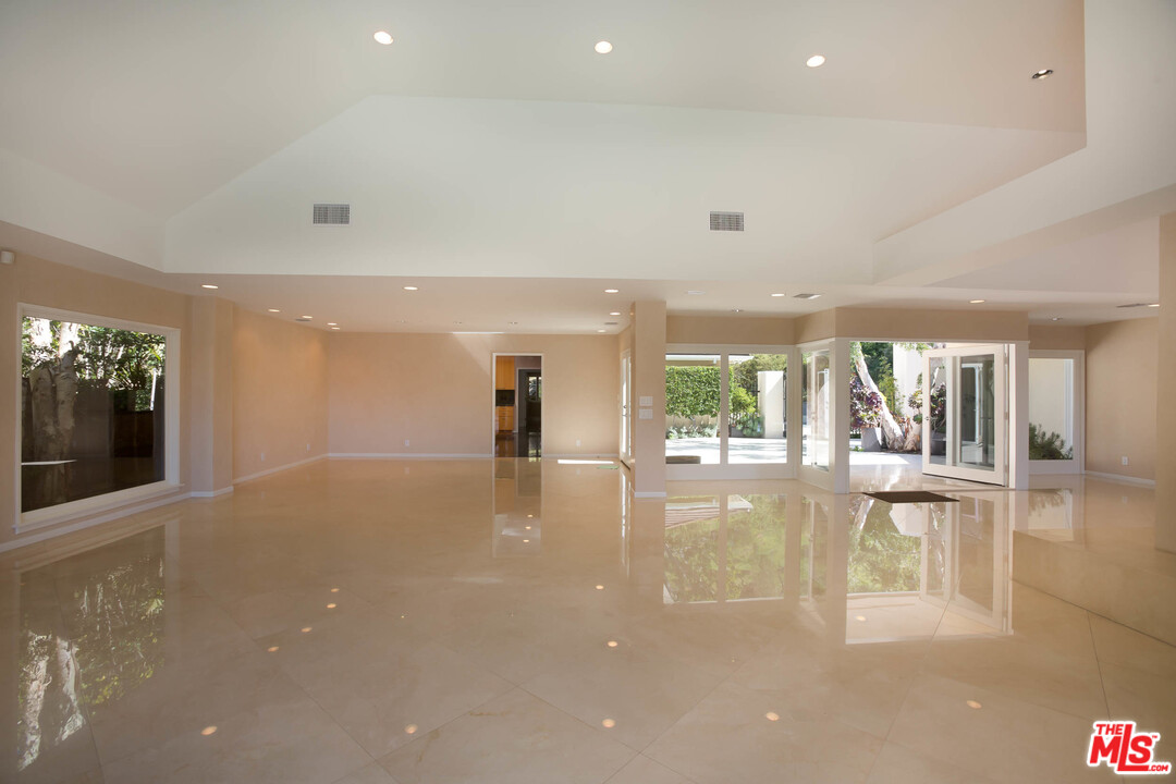 9504 Heather Road Beverly Hills, CA 90210 - Photo 11 of 31