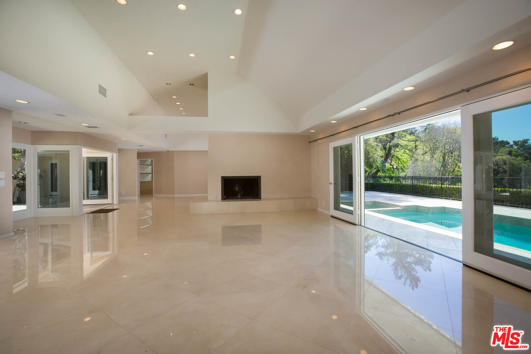 9504 Heather Road Beverly Hills, CA 90210 - Photo 12 of 31