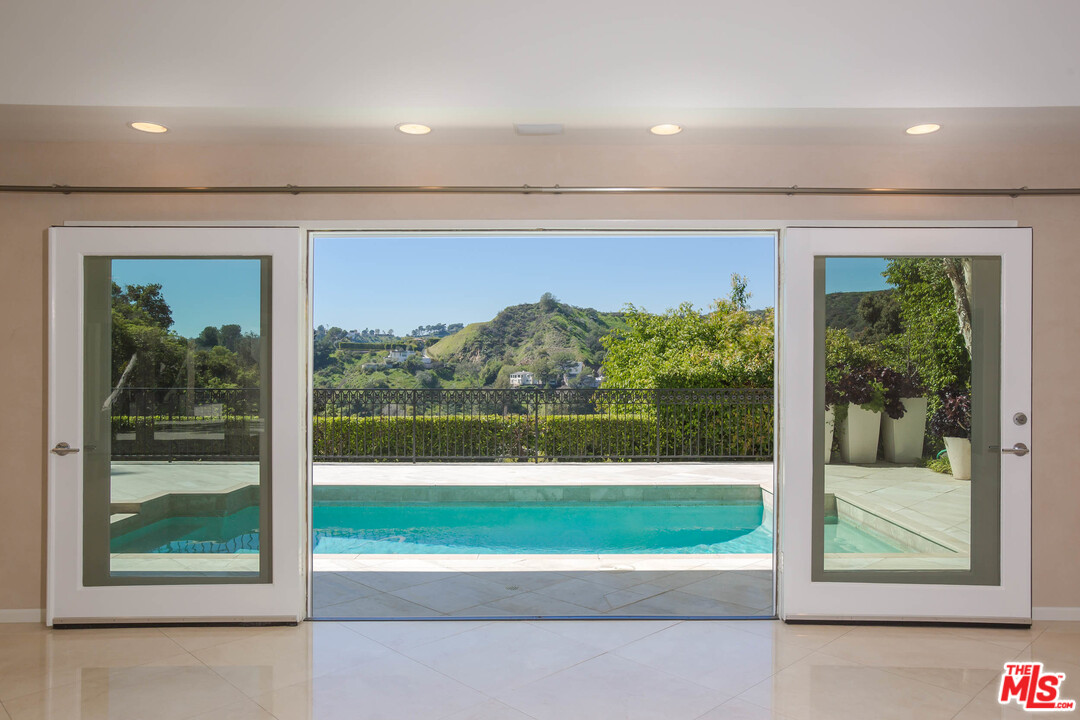 9504 Heather Road Beverly Hills, CA 90210 - Photo 13 of 31