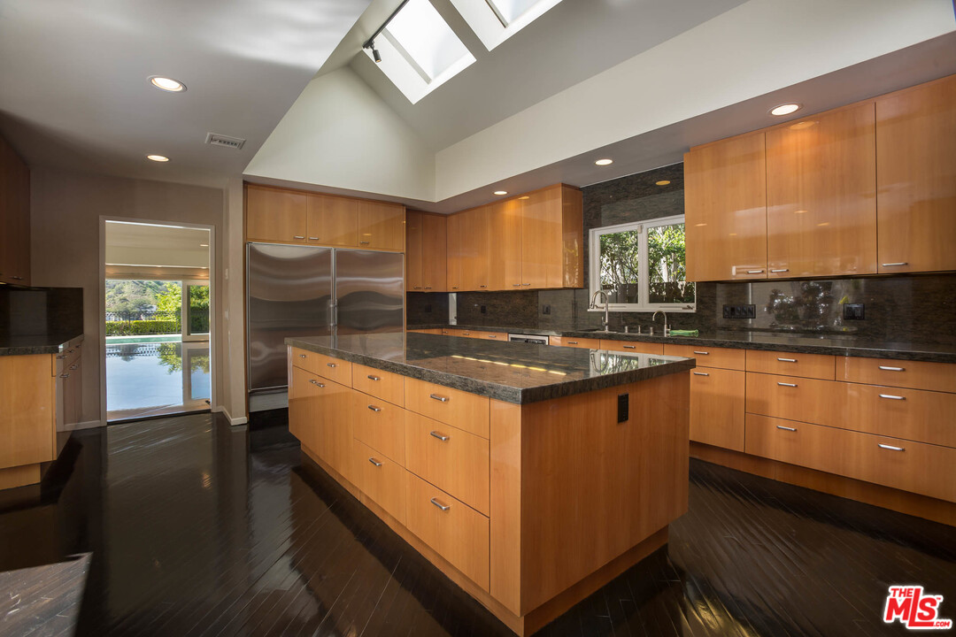 9504 Heather Road Beverly Hills, CA 90210 - Photo 14 of 31