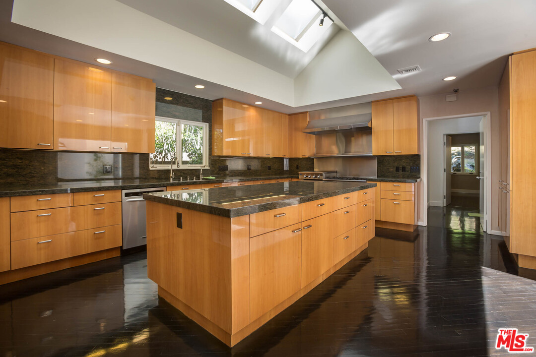 9504 Heather Road Beverly Hills, CA 90210 - Photo 15 of 31