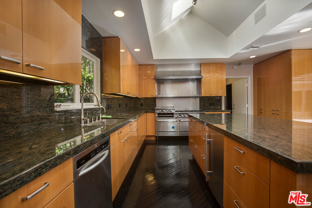 9504 Heather Road Beverly Hills, CA 90210 - Photo 16 of 31