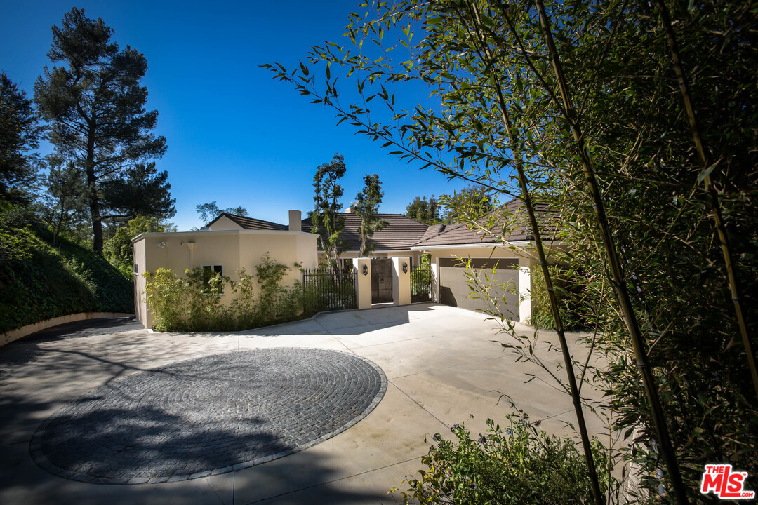 9504 Heather Road Beverly Hills, CA 90210 - Photo 3 of 31