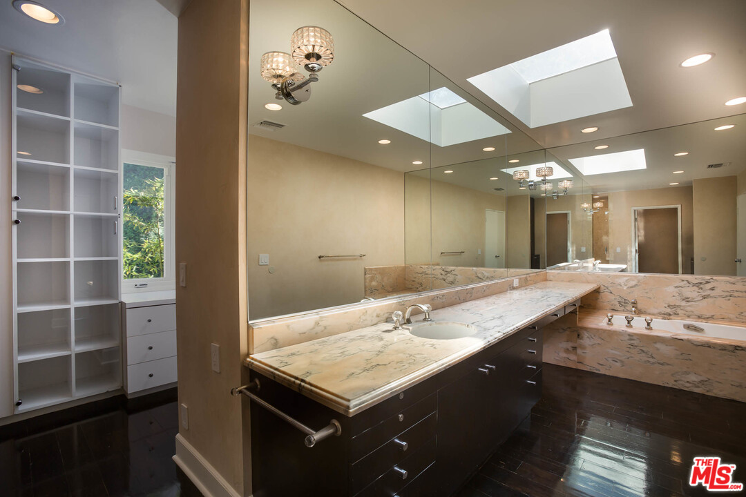 9504 Heather Road Beverly Hills, CA 90210 - Photo 24 of 31