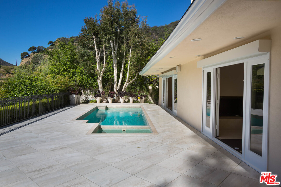9504 Heather Road Beverly Hills, CA 90210 - Photo 28 of 31