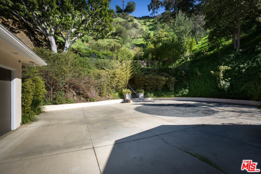 9504 Heather Road Beverly Hills, CA 90210 - Photo 4 of 31